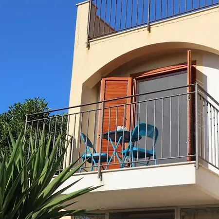 Cavalluccio Marino Con Piscina Idromassaggio 卡里尼